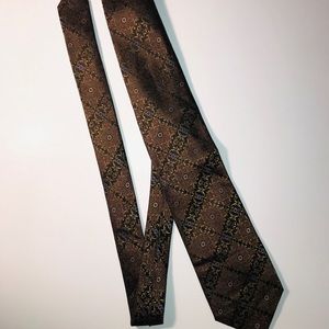 Geoffrey Beene, Handmade 100% silk tie